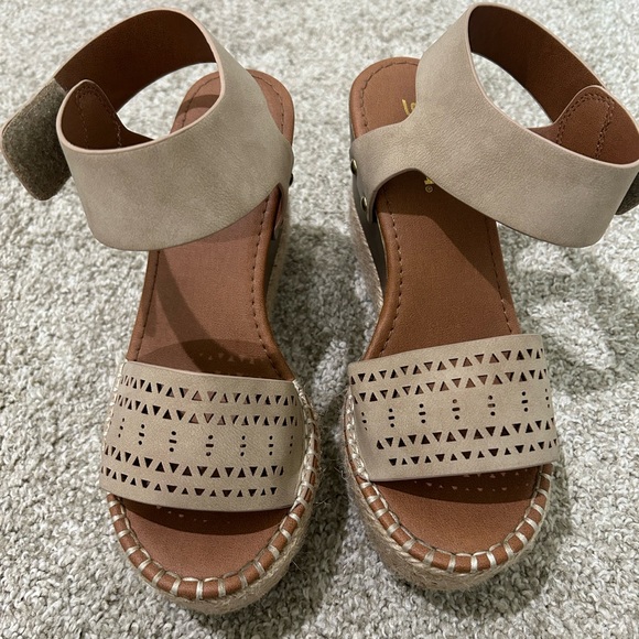 Soda Platform Wedge - Picture 1 of 3